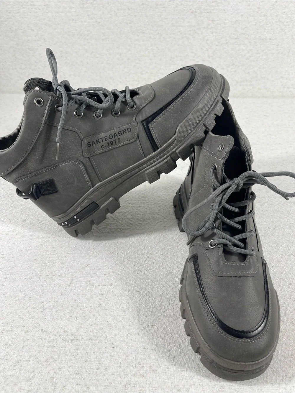 SAKTEOABRD Men’s Outdoor/Sports Thick Sole Lace Up High Top Boots. SKU#0368